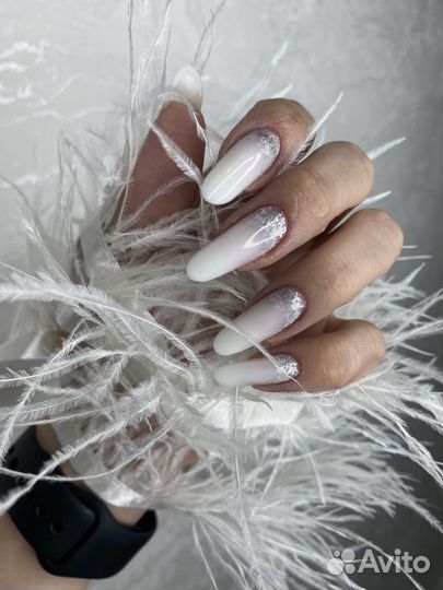 Модель на маникюр