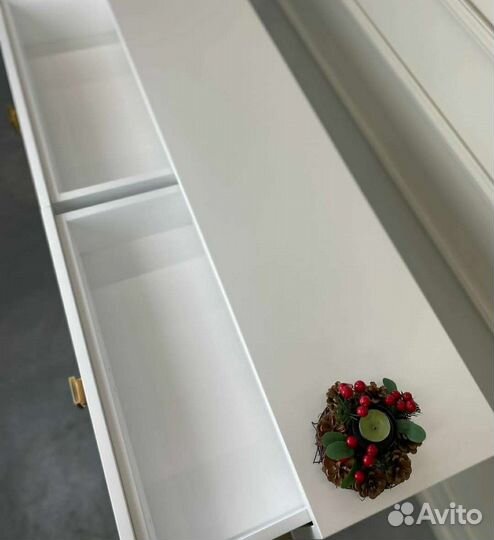 Туалетный столик, консоль в прихожую