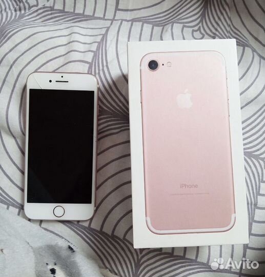 Телефон iPhone 7