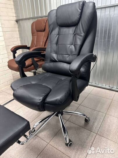 Офисное кресло с подножкой