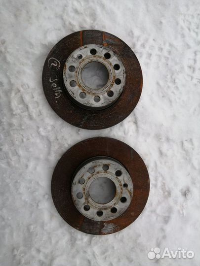 Тормозной диск пассат б6 б7 гольф 5 6 7 Джетта