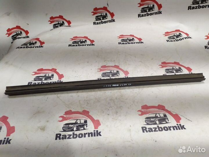 Уплотнитель стекла двери Mercedes Vito W639 2.1D