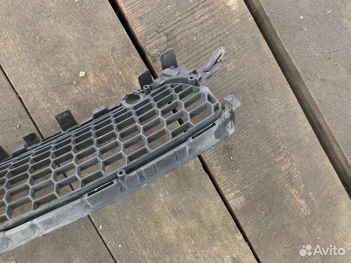 Нижняя решетка бампера lexus is 300 h