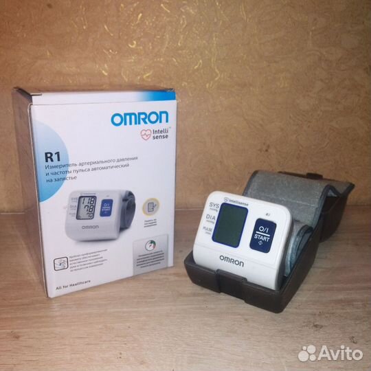 Тонометр на запястье Omron R1