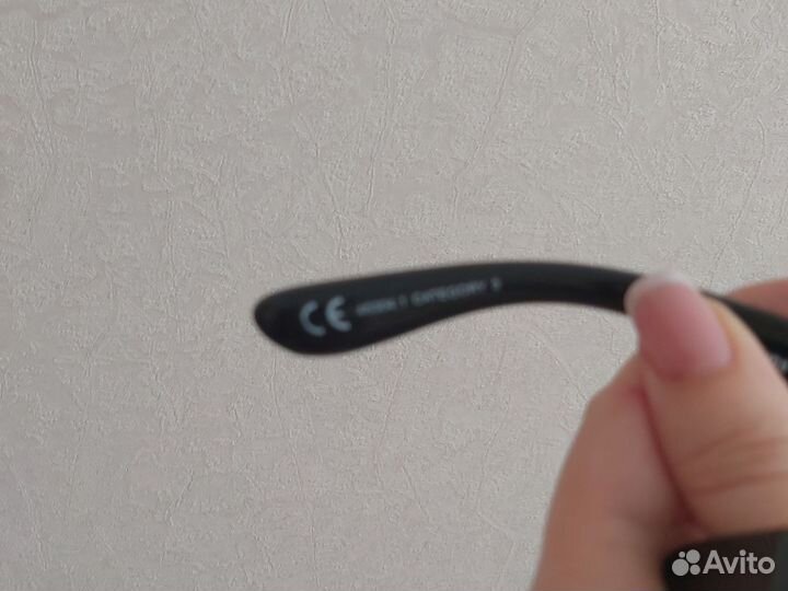 Солнцезащитные очки новые + футляр в подарок