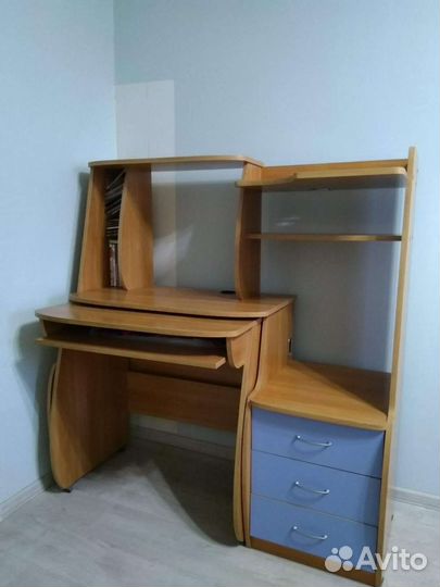 Компьютерный стол с дополнит. выдвижным столом