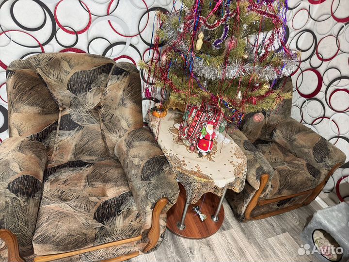 Диван раскладной и 2 кресла