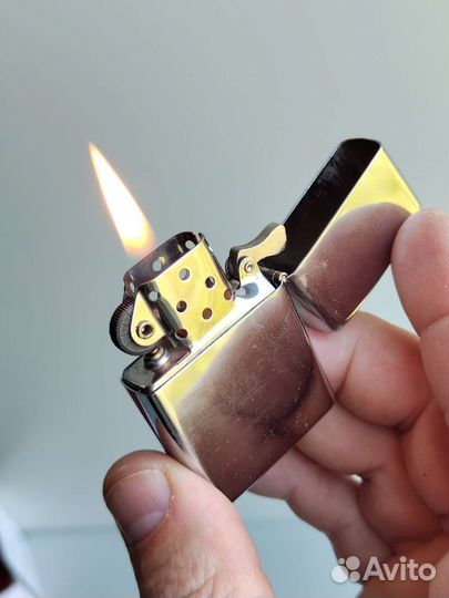 Зажигалка бензиновая