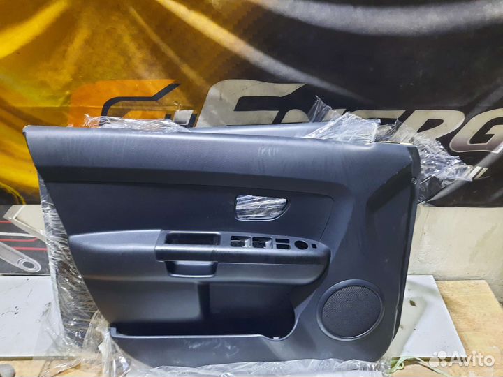 Обшивка двери передняя R и L KIA Soul