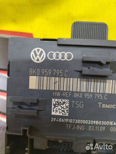 Блок управления дверьми задний правый Audi A4