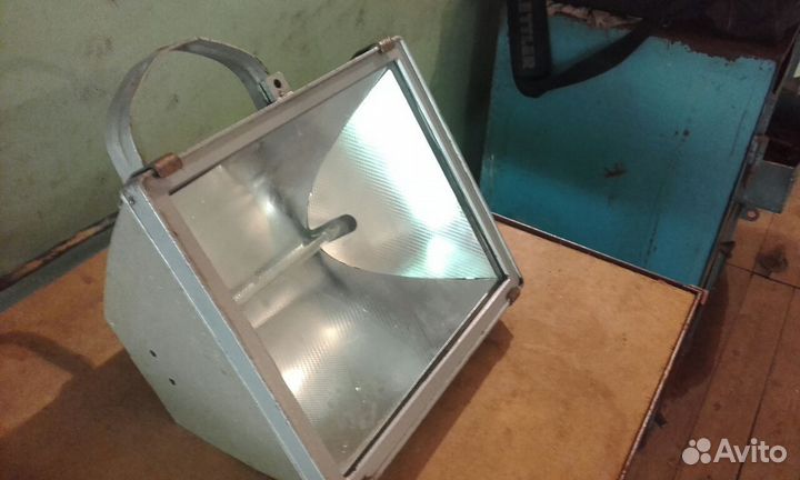 Уличный фонарь прожектор