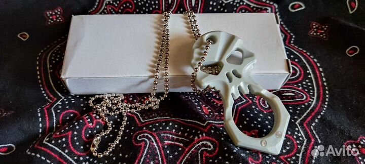 Тактический брелок кулон череп