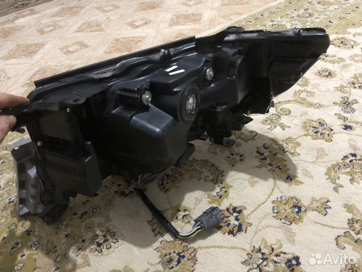Правая фара на toyota land cruiser 200