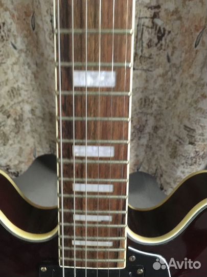 Полуакустическая гитара