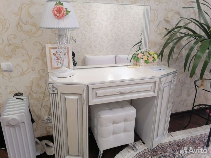 Туалетный столик с зеркалом бу