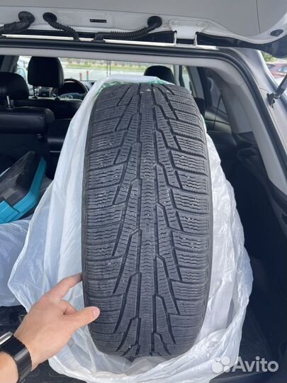 Nokian Tyres Hakkapeliitta 9 215/55 R17