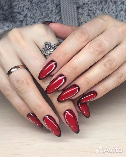 Модель на маникюр