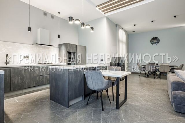 Дом 400 м² на участке 10 сот.