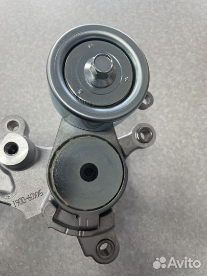 Ролик натяжной Toyota LC200