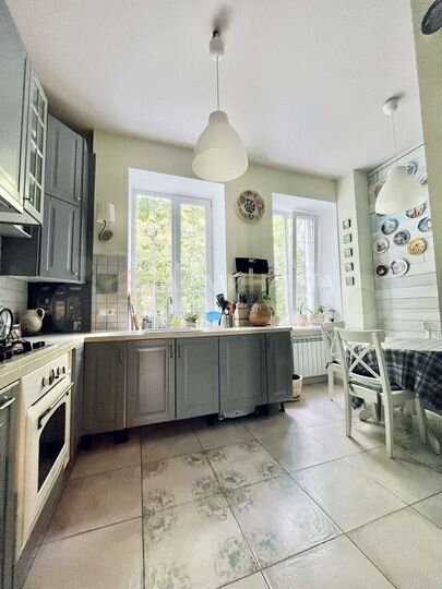 4-к. квартира, 102 м², 2/4 эт.