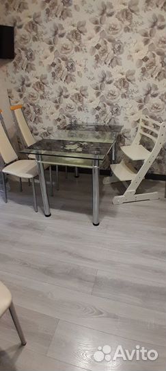 Кухонный стол стеклянный