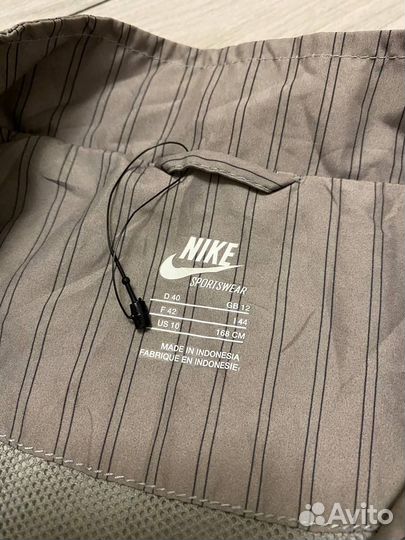 Женская ветровка Nike M