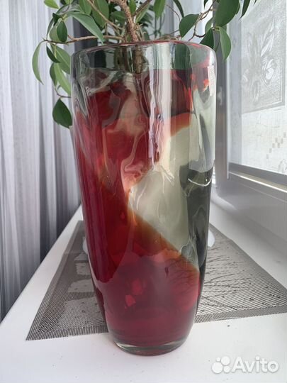 Ваза из цветного стекла