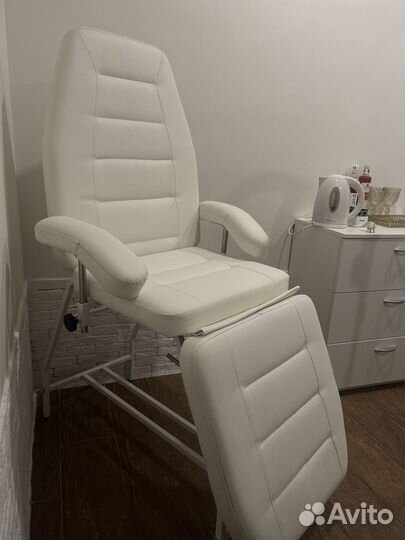 Продается кушетка косметологическая