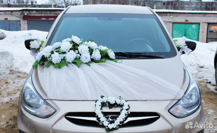 Свадебные украшения на автомобиль (машину)