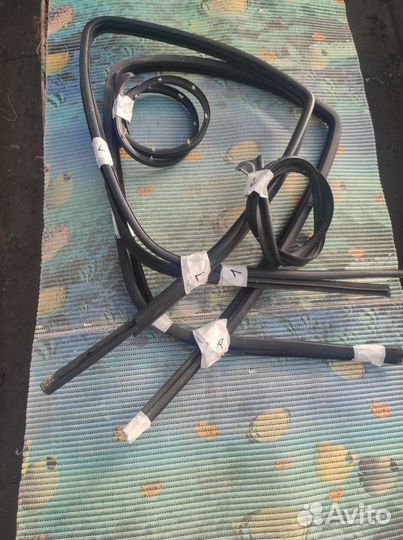 Резинка уплотнительная передней двери