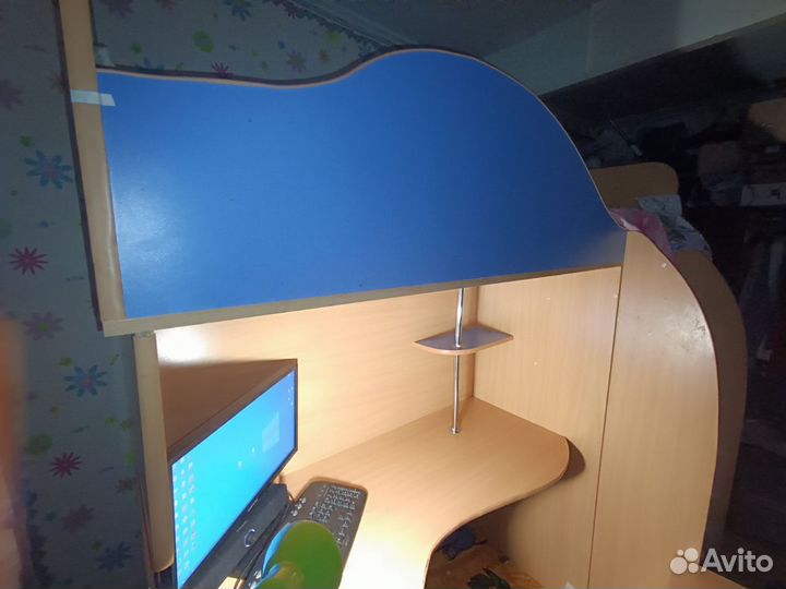 Двухъярусная кровать со шкафом и столом