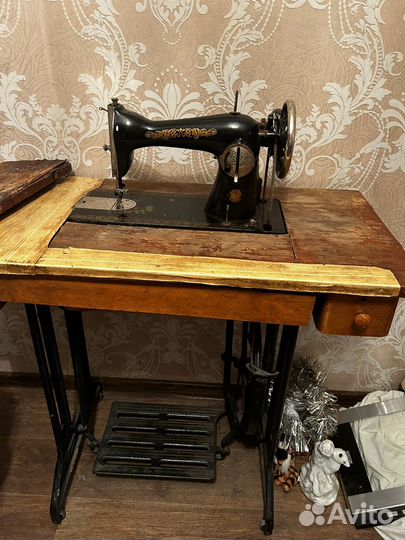 Швейная машинка зингер