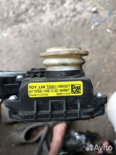 Стеклоподъемник на toyota corolla