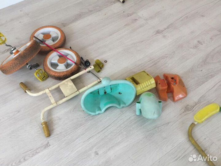 Трехколесный велосипед на запчасти