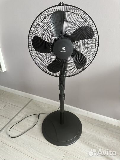 Вентилятор напольный electrolux EFF-113D