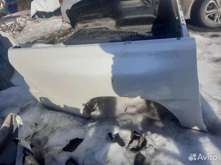 Крыло заднее правое Toyota Hilux G8