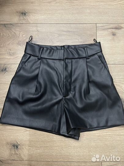 Кожаные шорты