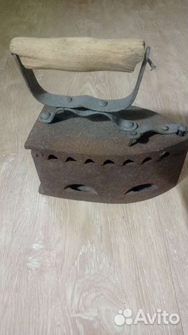 Старинный угольный утюг