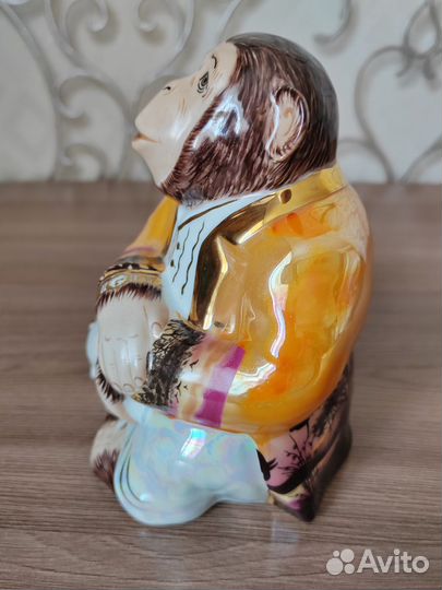 Фарфоровая статуэтка Обезьяна 