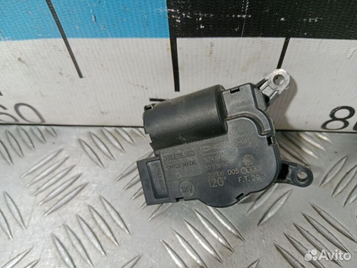 Б/У Моторчик заслонки отопителя#002
