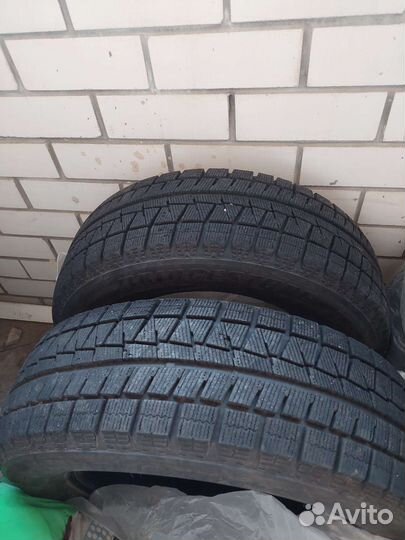 Bridgestone Blizzak Revo GZ 215/65 R16 98S