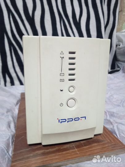 UPS-1000