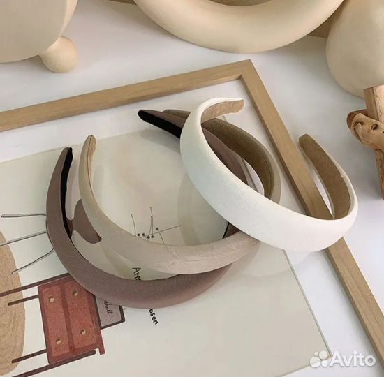 Бежевый обруч для волос