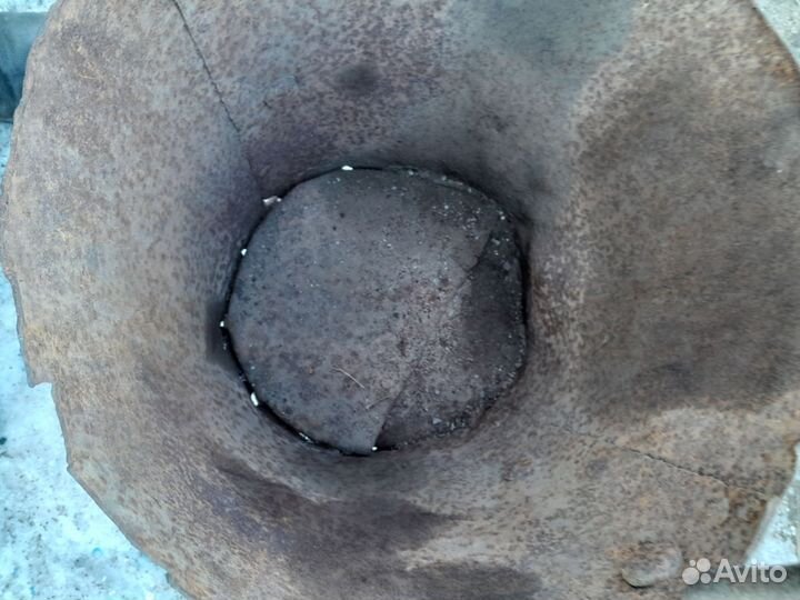 Ведро старое кованое