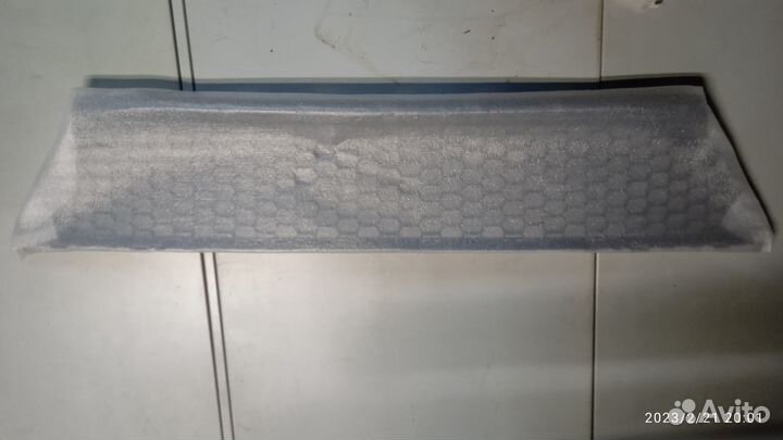 Решетка бампера центральная Logan