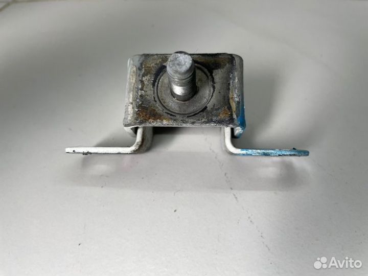 Петля двери багажника Nissan Juke F15