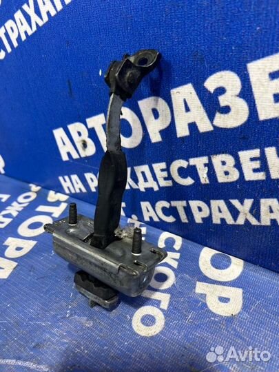 Ограничитель двери Ford Mondeo 5 2014