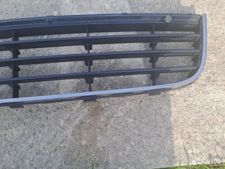 Решетка в пер., бампер Volkswagen Jetta 5,Golf 5