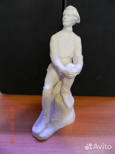 Статуэтка М.Горький