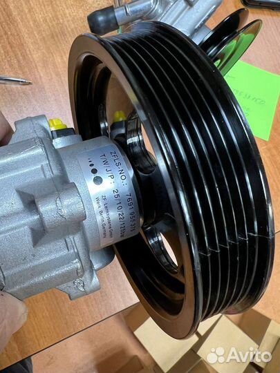 Насос гидроусилителя дв.Крайслер